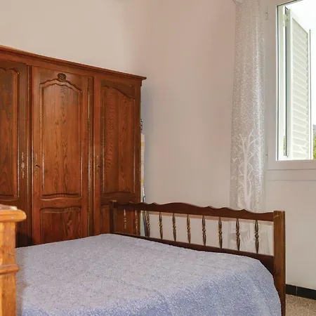 Two-bedroom In דירה